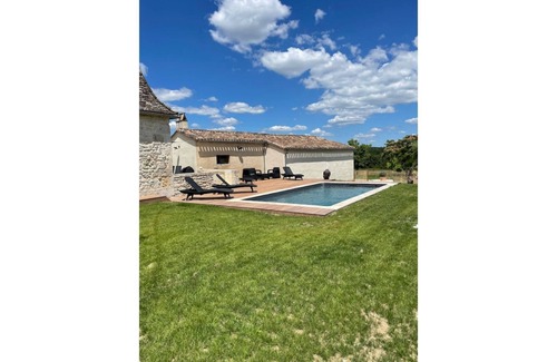 Saint-Meard-de-Gurcon House | Longère en Pierres Avec Piscine Privative Chauffée