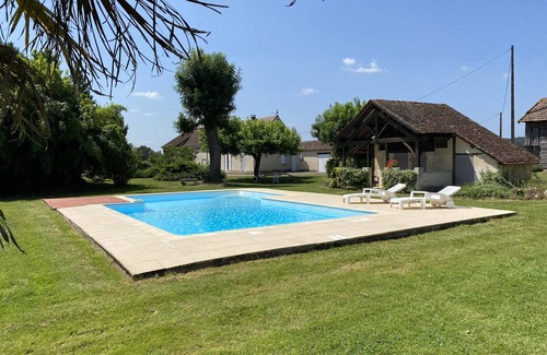 Saint-Pierre-d'Eyraud House | Longère perigourdine in quiet surroundings with swimming pool