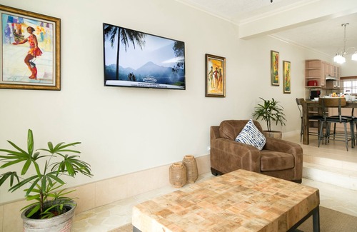 New Kingston House | Long-Term Stay 2-Story Luxury Townhouse near Devon House