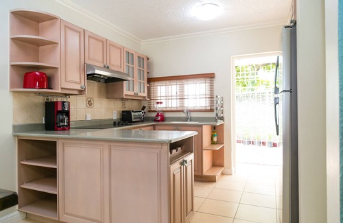 New Kingston House | Long-Term Stay 2-Story Luxury Townhouse near Devon House