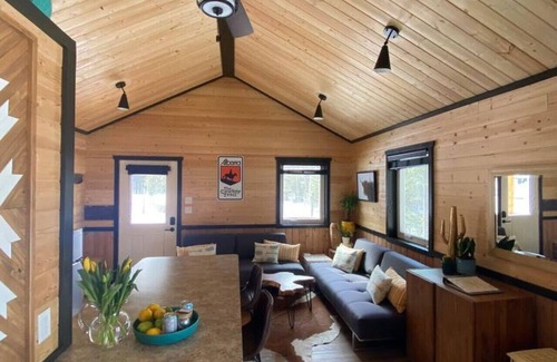 Bragg Creek Cabin | Longhorn Cabin at Restart Ranch - hottub - river