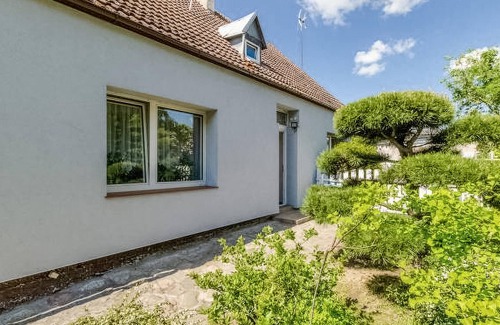 Gardna Wielka Apartment | Look forward to an unforgettable lake view in this inviting vacation home!