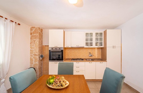 Policnik House | Look forward to a wonderful vacation in this charming cottage in the countryside.