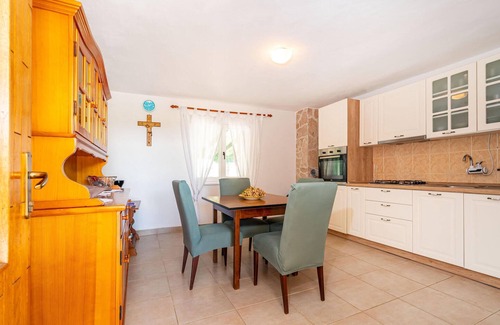 Policnik House | Look forward to a wonderful vacation in this charming cottage in the countryside.