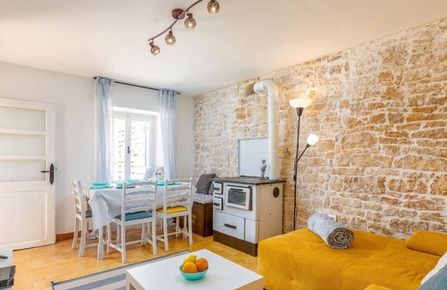 Divsici House | Look forward to a wonderful vacation in this vacation home in a quiet location.