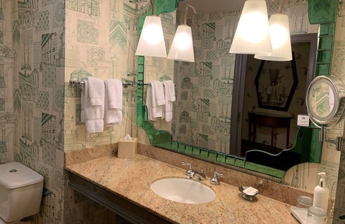 Downtown Portland Hotel | Look No Further! Two Spacious Units Near Portland Art Museum! Pets Are Welcome!