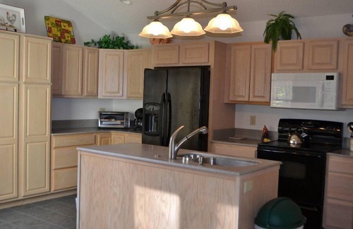 Charter Hills House | Lookout Lodge | Cozy Mountain Retreat with Game Room & Deck
