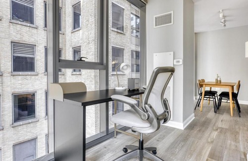 Downtown Chicago Apartment | Loop 1BR w gym pool lounge 1 block from L CHI-671