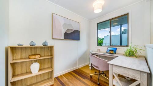New Brighton House | Lorraine's Beach house - 3 mins walk to beach