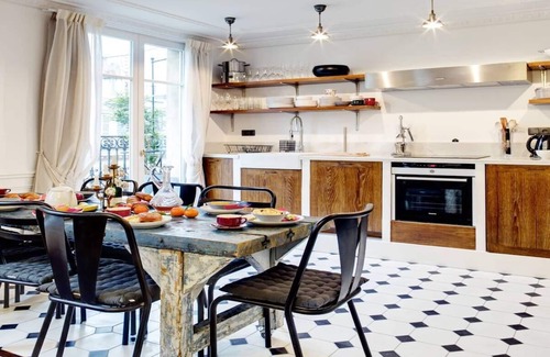 Quartier du Mail Apartment | LOST IN CHEESELAND-THE ALLURE OF RUE MONTORGUEIL
