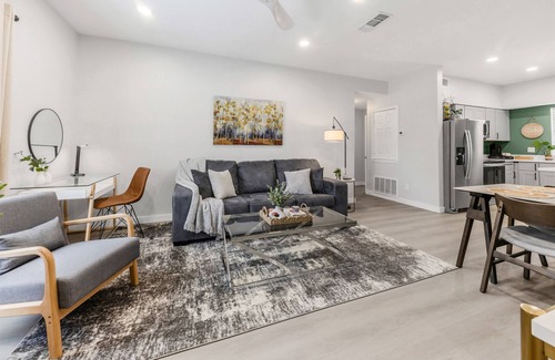 Northgate Apartment | Lotus: 1 Bedroom Apt, 4 minute walk to A&M