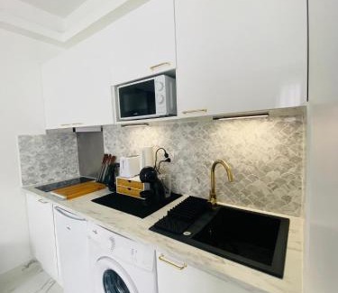 Saint-Quentin Apartment | LOTUS - Studio équipé, Balnéo, Wi-Fi, Hypercentre