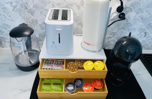 Saint-Quentin Apartment | LOTUS - Studio équipé, Balnéo, Wi-Fi, Hypercentre