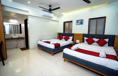 Chendhare Hotel | Lotus The Lake view Resort