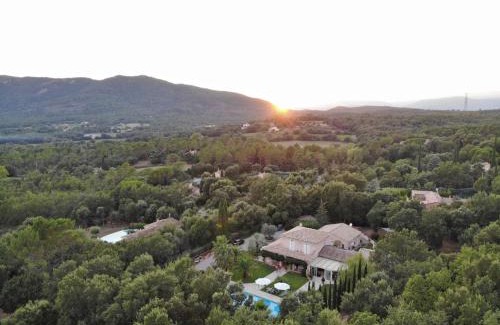 Bagnols-en-Foret House | Lou Relambi