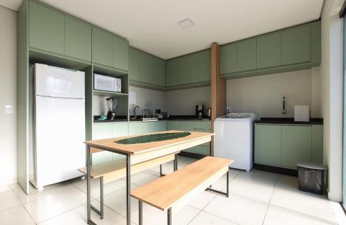 Guarapuava Apartment | Lou Suítes - Suíte 9 com 2 camas de casal - total confort