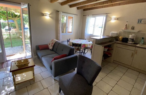 Saint-Saturnin-les-Avignon Cottage | Lovely 2 to 4 person rental, private pool 5000m2, 12km from Avignon