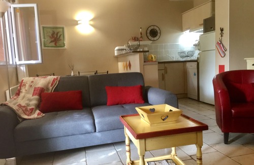Saint-Saturnin-les-Avignon Cottage | Lovely 2 to 4 person rental, private pool 5000m2, 12km from Avignon