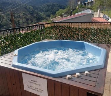 Treis Elies House | Love Holiday Suite 2