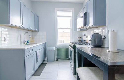 Industry Apartment | Love my place- 10 Mins Away To NYC - Pristine Apartment