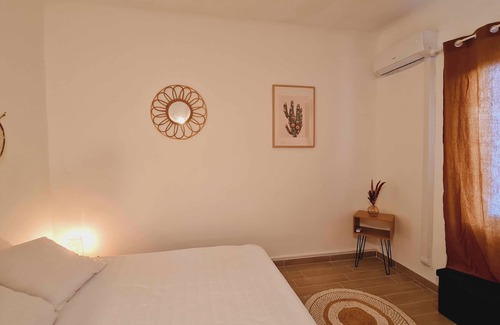 Saint-Henri House | Love nest with terrace close to the sea