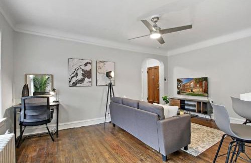 Evanston Apartment | Lovely 1BR Apt in Evanston - Elmwood 105