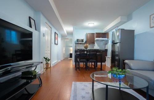 Uptown Villa | Lovely 1BR Secondary suite with Separate entrance