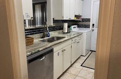 Garland Condo | Lovely 2 bed Condo with pool near Lake Ray Hubbard