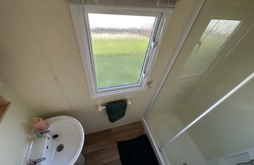 Clacton-on-Sea Cabin | Lovely 2-Bed Lodge in St Osyth