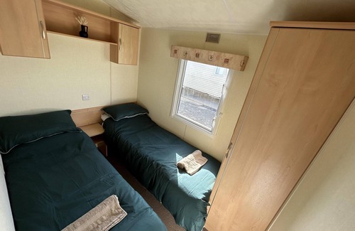 Clacton-on-Sea Cabin | Lovely 2-Bed Lodge in St Osyth