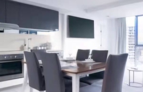 Surfers Paradise Apartment | Lovely 2 bedroom apartment in Surfers Paradise.