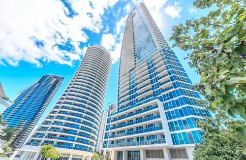 Surfers Paradise Apartment | Lovely 2 bedroom apartment in Surfers Paradise.
