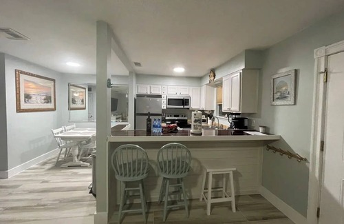 Holiday Isle Condo | Lovely 2 Bedroom condo in Destin + private balcony n