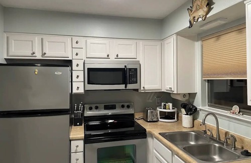 Holiday Isle Condo | Lovely 2 Bedroom condo in Destin + private balcony n