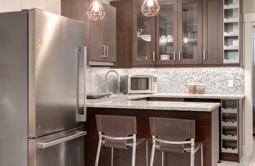 Montgomery Apartment | Lovely 2 BR Suite |Near Foothills Hospital & UofC