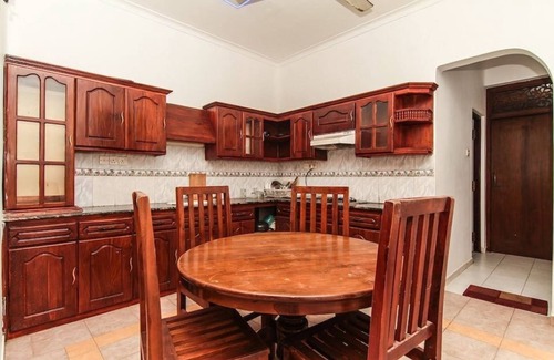 Mount Lavinia Apartment | Lovely 2-Bedroom Serviced Apartment near the Beach