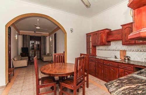 Mount Lavinia Apartment | Lovely 2-Bedroom Serviced Apartment near the Beach