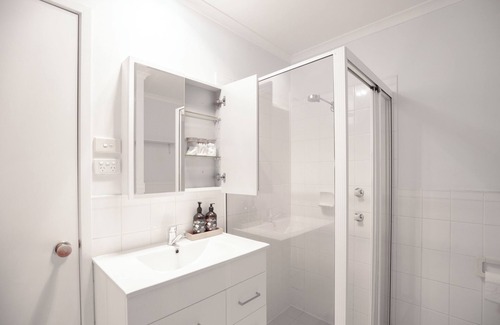 Lyneham Apartment | Lovely 2B apartment with free WIFI - the blue gum