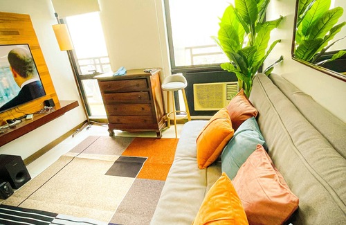 Downtown Condo | Lovely 2BR Penthouse in Gramercy (up to 8 pax)