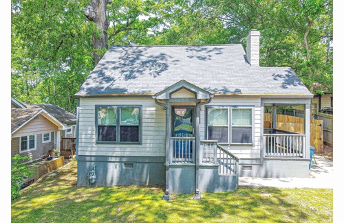 East Point House | Lovely 3BR 3BA Home minutes from Airport/Downtown Atlanta