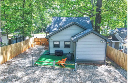 East Point House | Lovely 3BR 3BA Home minutes from Airport/Downtown Atlanta