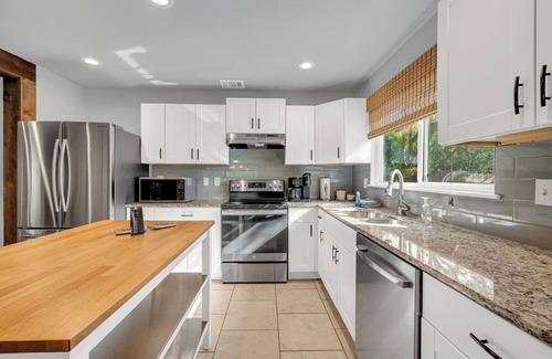 Parkwood House | Lovely 4-bedroom house with a pool in San Antonio