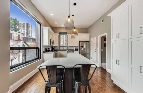 Old Town Apartment | Lovely 4 Bedroom Spot located in Charming Old Town