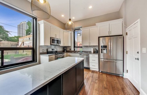 Old Town Apartment | Lovely 4 Bedroom Spot located in Charming Old Town