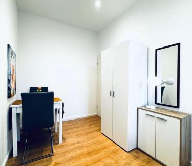 Liesing Apartment | Lovely 4BR Apt Near Kaufpark Alterlaa