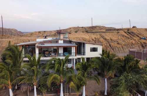 Punta Veleros House | Lovely 5-bedroom house in Organos for your perfect beach getaway