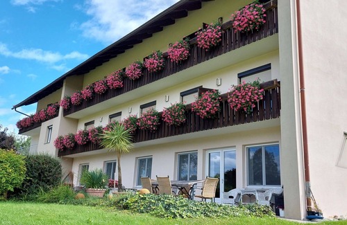Augsdorf Apartment | Lovely apartment for 4 guests with WIFI, TV and balcony