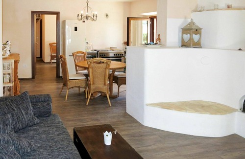 Cologna Spiaggia Villa | Lovely apartment in villa with A/C, pool, hot tub, WIFI, TV, patio, pets allowed and panoramic v.