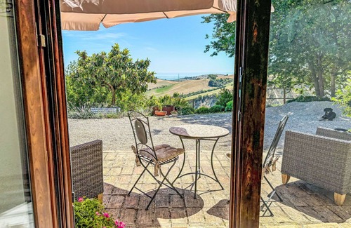 Cologna Spiaggia Villa | Lovely apartment in villa with hot tub, WIFI, pool, A/C, TV, patio, pets allowed, panoramic view