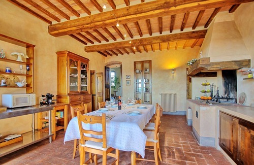 Colle di Val d'Elsa Apartment | Lovely apartment for 6 guests with WIFI, TV, terrace and panoramic view, close to San Gimignano